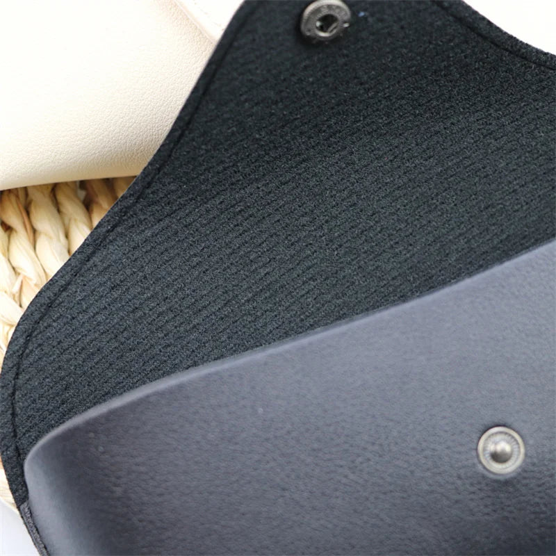 PREMIUM MJUKT LÄDERFODRAL FÖR GLASÖGON